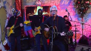 Holiday Undercover: Nick Lowe &amp; Los Straitjackets cover “I Wish It Could Be Christmas Everyday”
