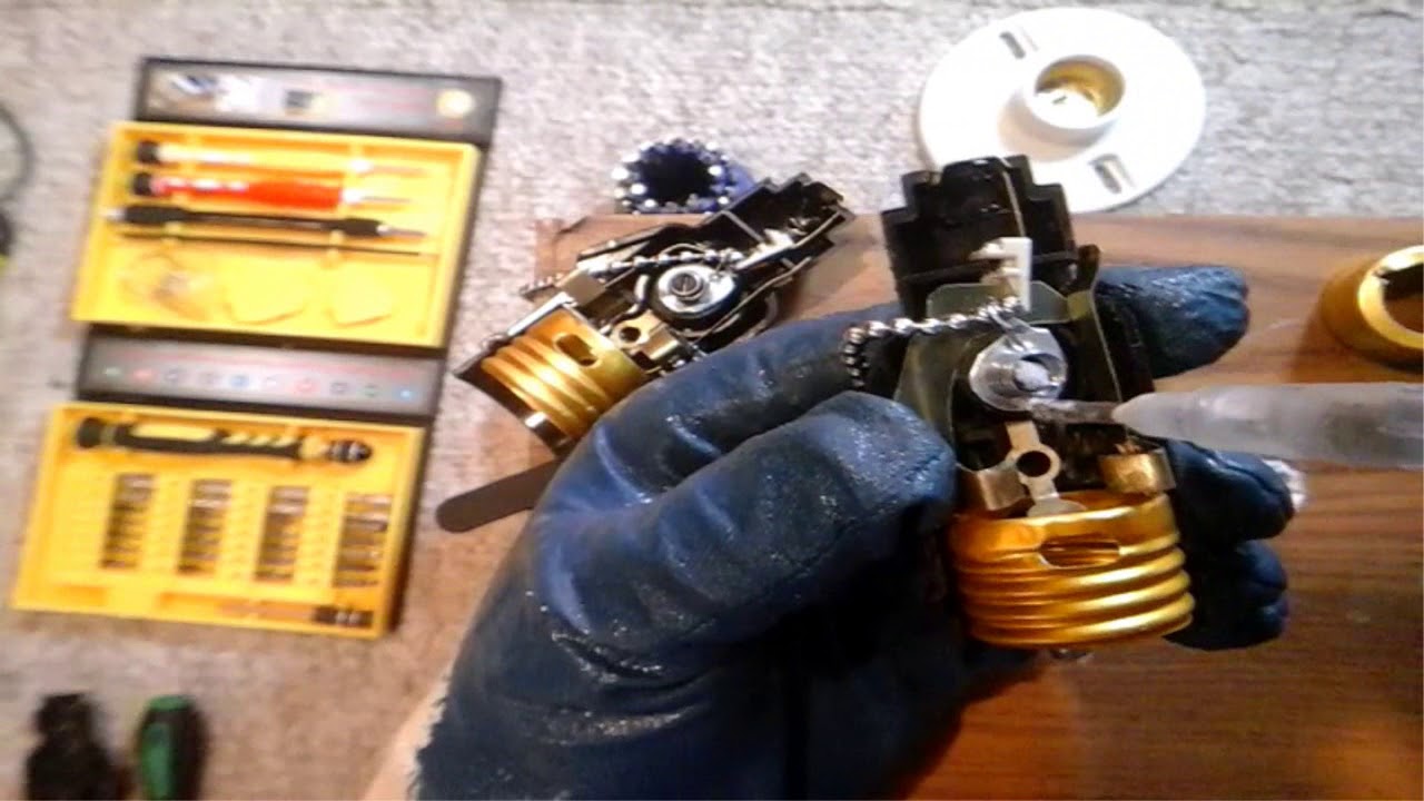 Reparar portalampara de cadena/Repair chain lamp holder.