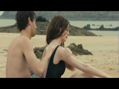 download lagu mp3 mp4 Anne Hathaway Emma Dexter, download lagu Anne Hathaway Emma Dexter gratis, unduh video klip Anne Hathaway Emma Dexter