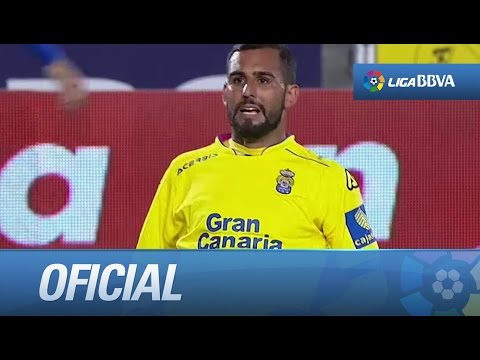 Disparo lejano de Nauzet Alemán que sale ajustado al poste