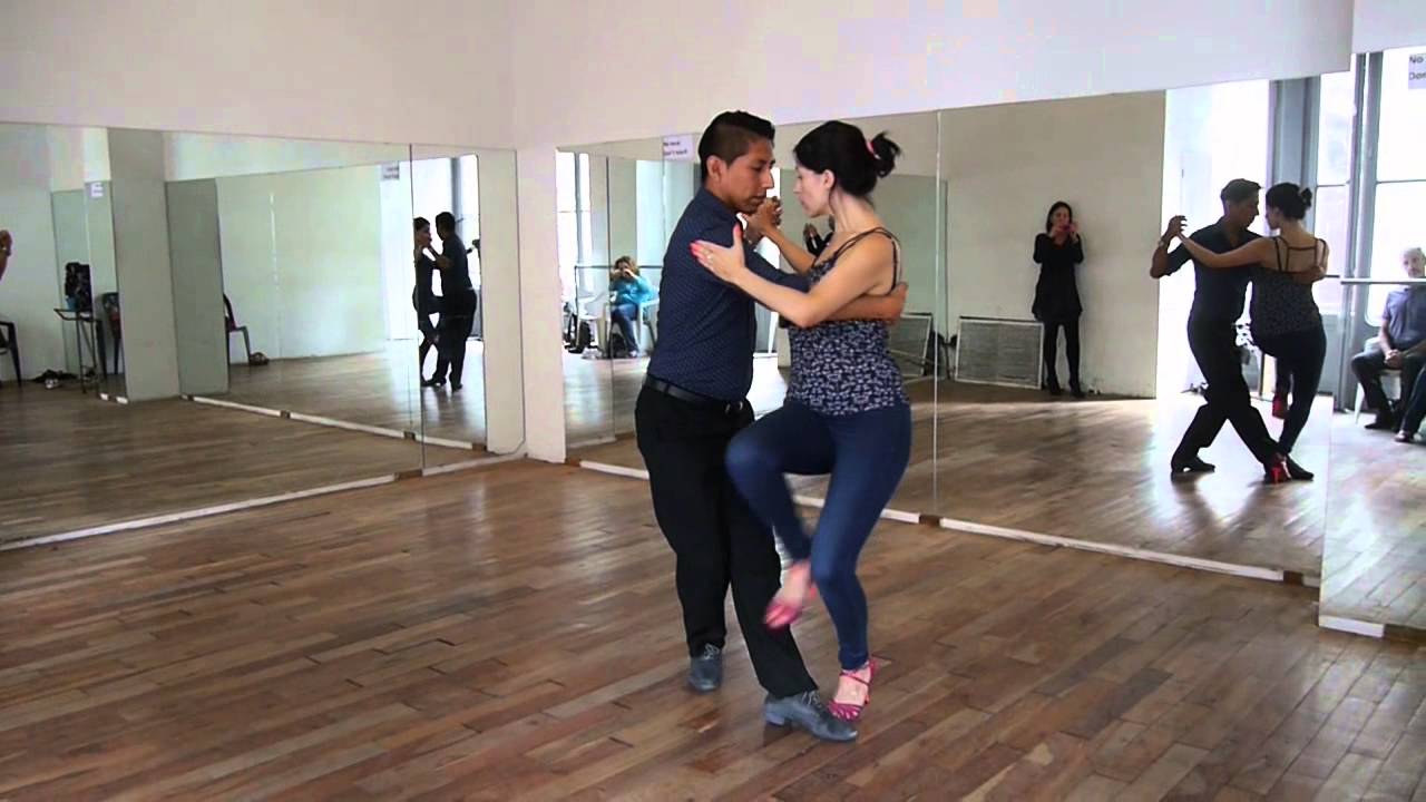 Una clase en la Escuela Argentina de Tango