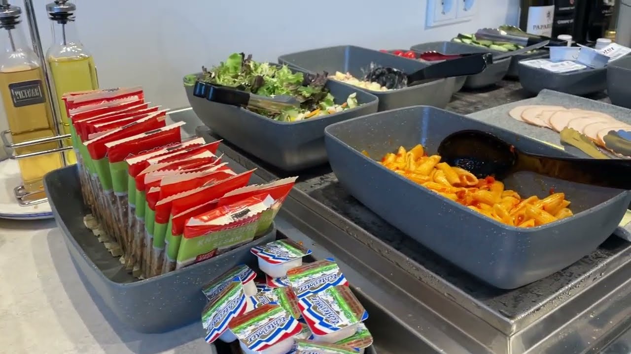 Aspire Lounge (41) (Non-Schengen) (Closed, Temp Lounge Available, See Notes) thumbnail