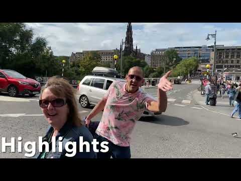 Busy Streets at the Edinburgh Fringe Festival 2022 Walking Tour