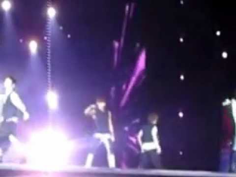 2012.09.22 SMTOWNJKT - SHINee "Lucifer" with Luhan (part 2)
