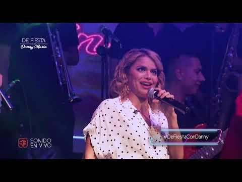 Adriana Lucia y Danny Marin cantando merengue en (De fiesta con Danny Marin)