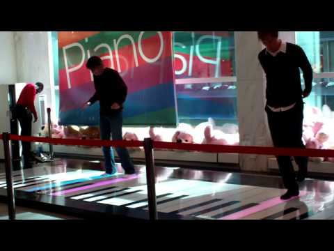 johnny and darin play the 'big piano at fao shwartz