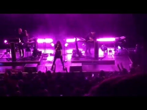 Chvrches - Leave a Trace (Live at the Fonda Theatre - Dec 14th, 2015)