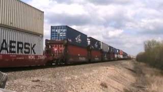 preview picture of video 'BNSF trains at Saffordville KS 4-26-08 pt2'