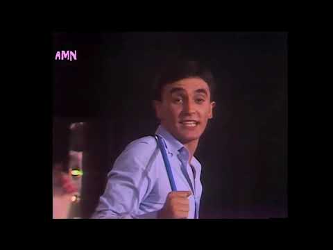 ENRIQUE Y ANA "Baila con el hula-hoop"