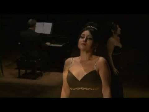 Beste Kalender sings "Sen Sen Sen" by Turgay Erdener