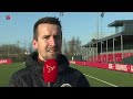 Dilemma: wel of niet op trainingskamp in het buitenland