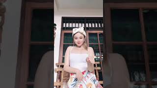 gunung gede tangtop putih