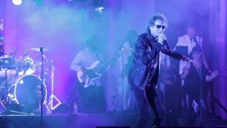 Guitarist Richard Alan Smith with Mickey Thomas