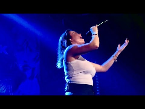 Crowd Reaction Was So BEAUTIFUL - Tom Odell Black Friday- Allie Sherlock LIVE Cover