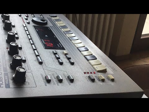 Roland MC 303 Live Track Making