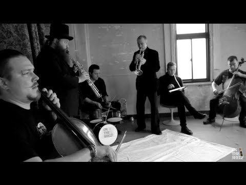 Alamaailman Vasarat - ON THE SHELF TV IN ASAKUSA