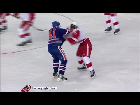 Brendan Smith vs Will Acton Nov 2, 2013