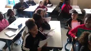 DES ÉLÈVES CHANTENT OULA DE AYA NAKAMURA EN CLASSE