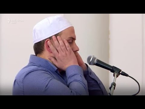 Falja në xhami pa besimtarë