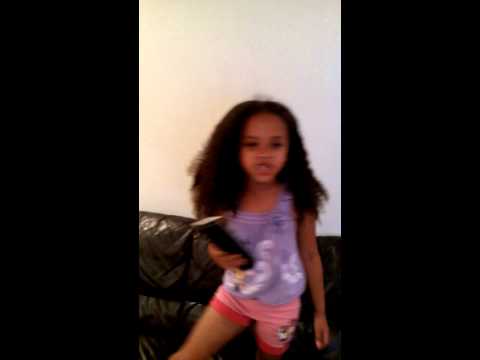 Mariana cantando sonhos pra quem quiser