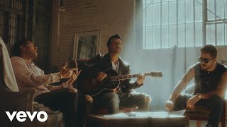 Musik-Video-Miniaturansicht zu Ley de Gravedad Songtext von Luis Fonsi & Cali y El Dandee