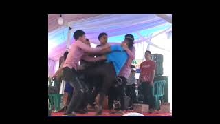 Download lagu gara gara rebutan tempat goyang, baku hantam solusinya, acara hajatan.. #fyp_reells mp3