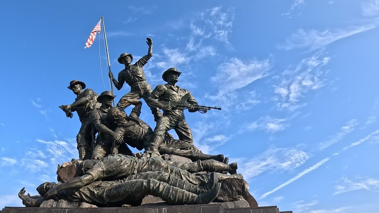 Experience a fascinating journey of Tugu Negara exploration!