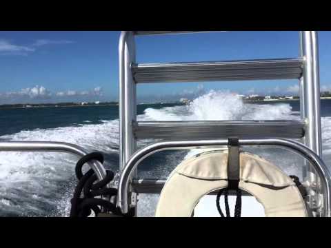 Lancha rápida en Bahamas