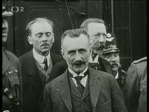 T.G. Masaryk returns from exile to Czech Republic in December 1918