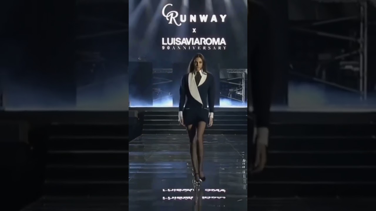 #vittoriaceretti best walk for Luisa Via Roma🖤#runway #fashion #shortsviral #feed #foryou #ytviral