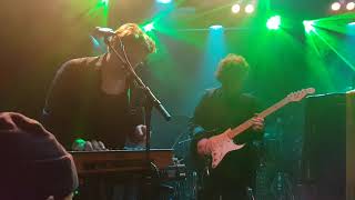 Eleanoora Rosenholm: Valo kaasumeren hämärässä