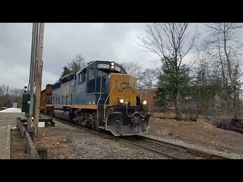 CSX B733 Rolling through the Walpole diamond