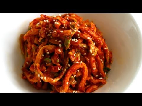 Mumallaengi-Muchim (調味蘿蔔乾條： 무말랭이무地區) (Mumallaengi-Muchim (seasoned dried radish strips: 무말랭이무침))