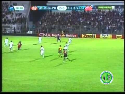 Dênis Lateral esquerdo  www.gingaesportes.com