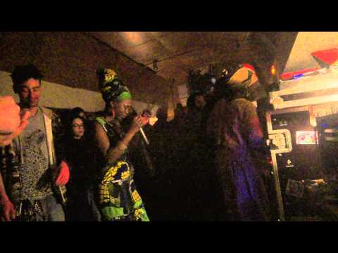 17 SANGA MAMA play TENA STELIN : SANGA MAMA