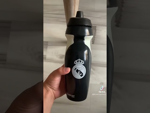 Vídeo relacionado con CF REAL MADRID Botella Reutilizable, Diseño Aluminio Resistente Botella de Viaje, Capacidad de 750 ml
