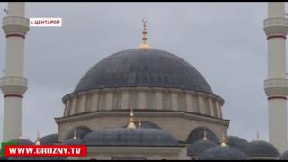 Паломники из Чечни в очередной раз смогли побывать в Каабе