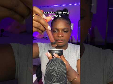 ASMR Cleaning my makeup brushes 🧼 #asmr #shorts