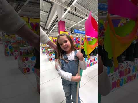 🛒 BRI la CUMPĂRĂTURI cu MAMA în MAGAZIN 😎 Shopping with my MOM 🤩 Incredible ending #shorts