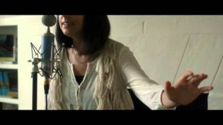 Meredith Andrews w/ Mia Fieldes – Spirit Of The Living God (Live &amp; Acoustic)