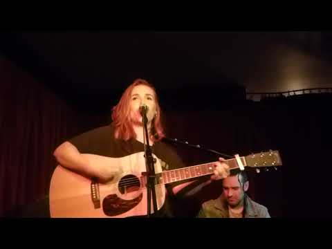 Laura Oakes - Better In Blue Jeans (HD) - Green Note - 12.12.17