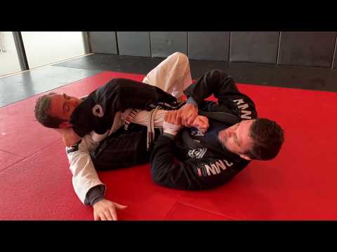 Robson Moura shows a variation on an armlock