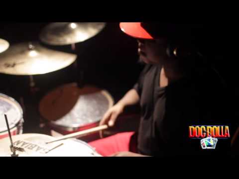 Doc d Tv -  Reece beats IN STUDIO making E40's Grey Skies