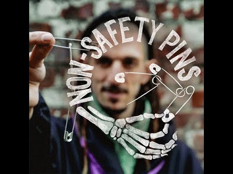 Voir la vidéo de Non-Safety Pins - Juan Colàs