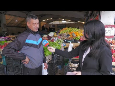 Sarene tezge prepune voca i povrca u Nisu prosto mame poglede ali i novcanike kupaca