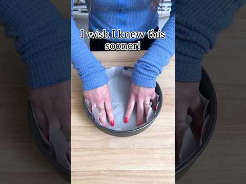 How to line a round cake pan with parchment paper! #baking  #homemade #kitchentips #bakery #cake