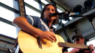 Jake Owen singing &quot; between the bottle and me&quot;