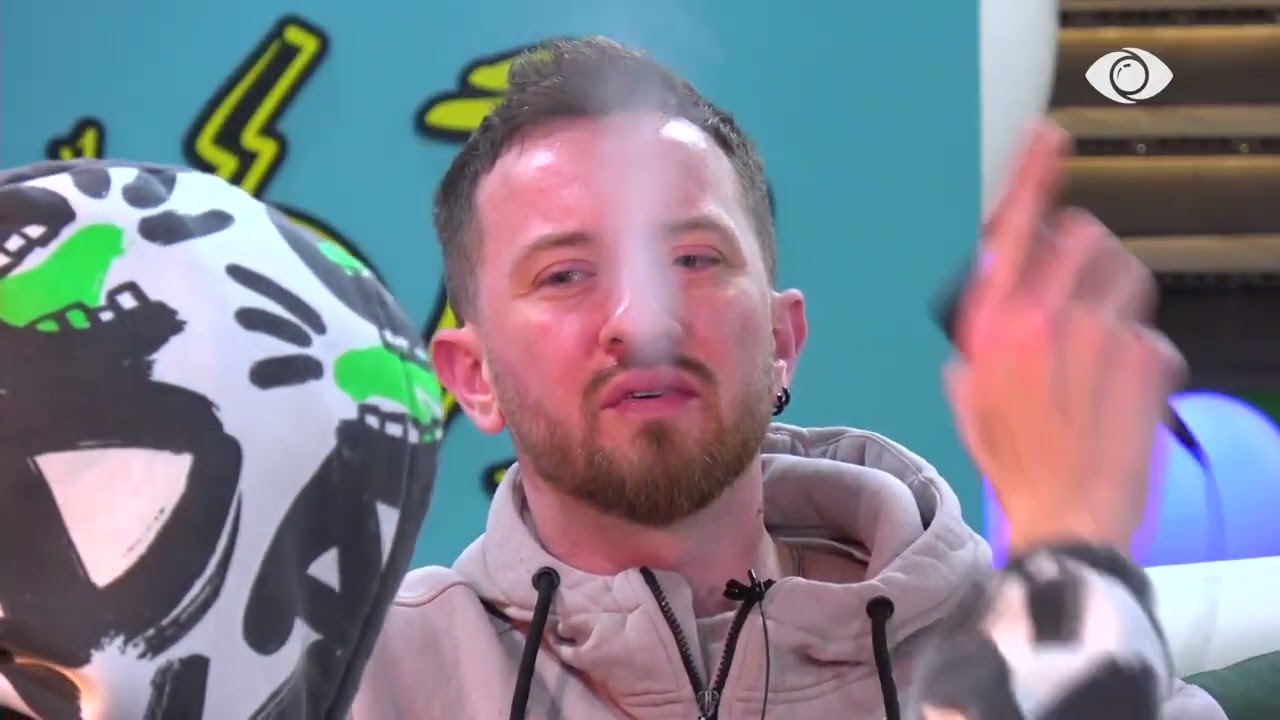 Pse po ik, ti vjen tek krevati im/ Gjesti diskuton me Vserlon