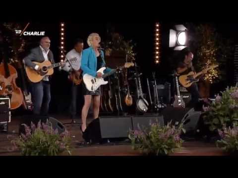 Michelle Birkballe -  Old time rock'n'roll  (Live)