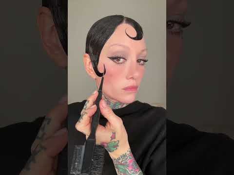 Swirls! Ultra Wet Gel then spray with Got2B, stays shiny and doesn’t move! #hairtutorial